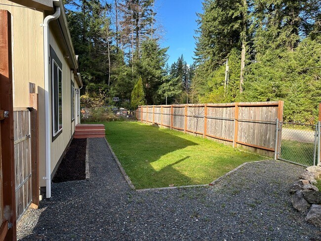 Building Photo - Charming Maple Falls Home Pets Welcome -Fu...
