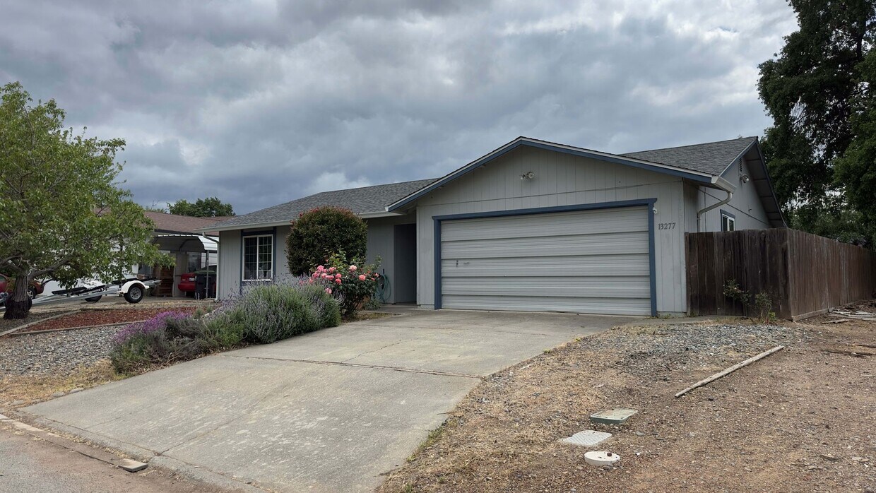 Foto principal - On The Lake Rental available now
