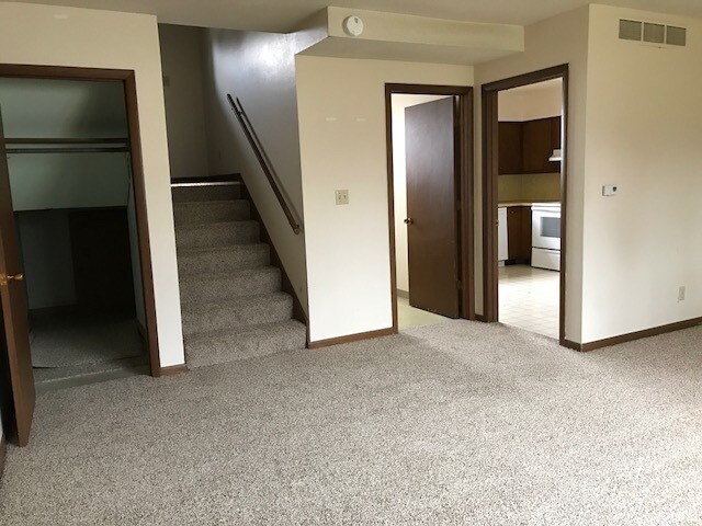 Foto del edificio - 3 Bedroom Duplex w/Garage in north-central Ames