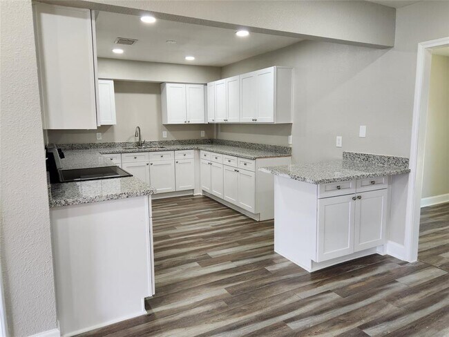Building Photo - 5639 Woodgreen St