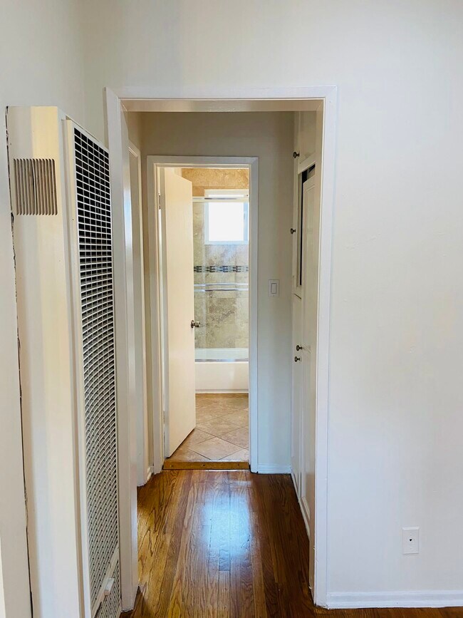Foto del edificio - 1155 N Gardner St