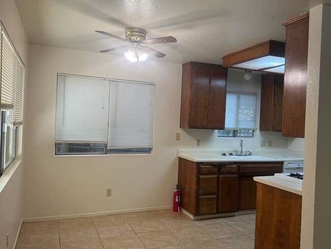 Building Photo - R-5310H