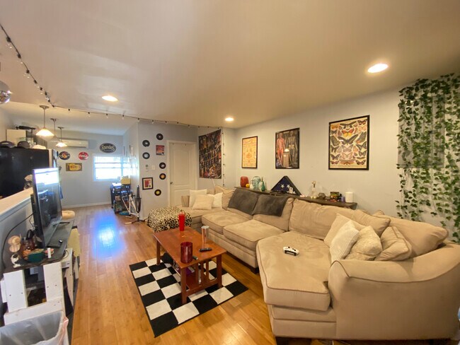 Foto del edificio - 1525 W Seybert St