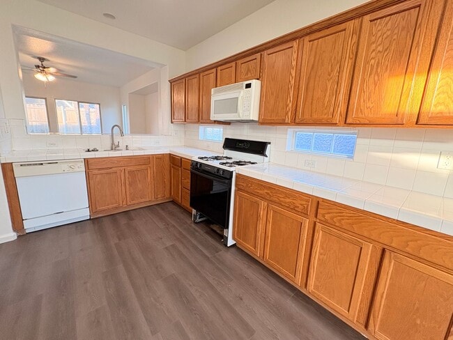 Building Photo - Single-Story 3-Bed Home with Private Beautiful Yard in Quiet Neighborhood