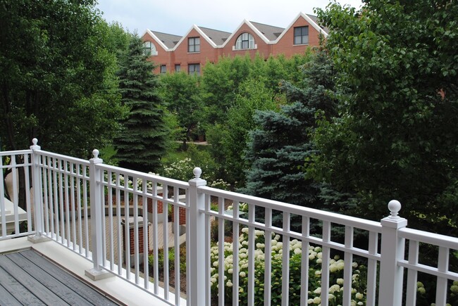 Building Photo - 1802 Admiral Ct