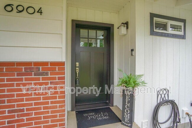 Foto del edificio - 6904 NE 70th St