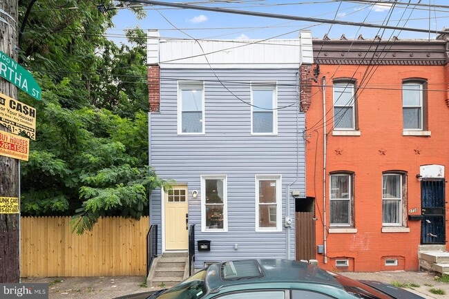 Building Photo - 2140 E Clearfield St