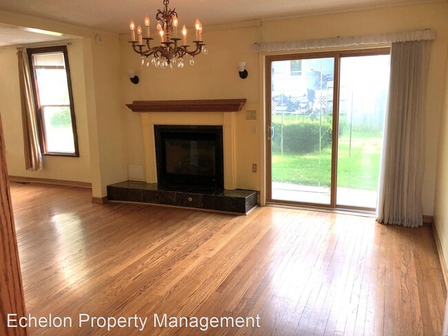 Building Photo - 3 br, 2.5 bath House - 1000 S Broadway