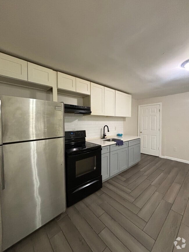 Building Photo - 241 Fabyan Pl