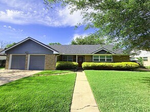 Building Photo - 158 Bluebonnet St