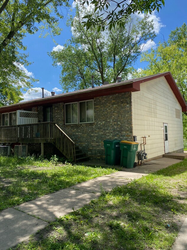 3103 Grimes Ave N, Robbinsdale, MN 55422 Townhome Rentals in