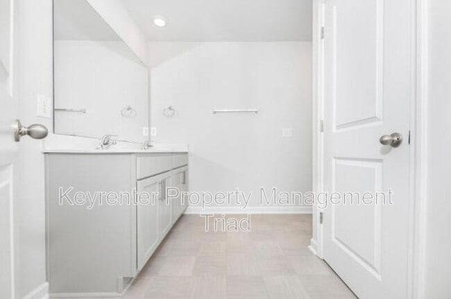Building Photo - 1122 Banworth Ct