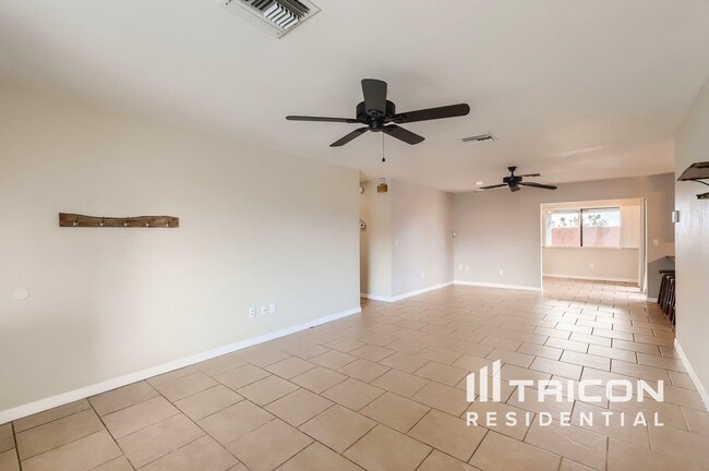 Building Photo - 2108 W Hermosa Dr