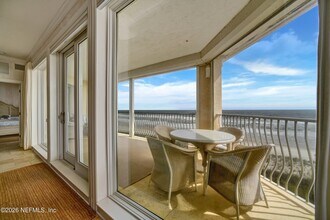 Building Photo - 120 Serenata Dr