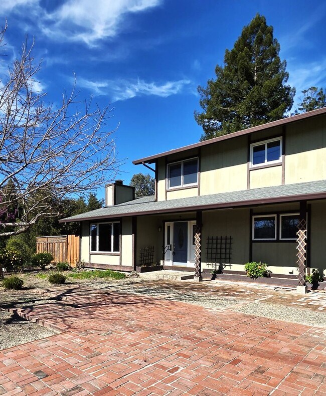 Foto del edificio - Fabulous Moraga 4bd+den/3ba Property with Stunning Views & Pool/Spa