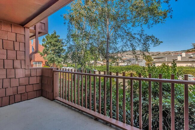 Foto del edificio - 920 Mission Rd