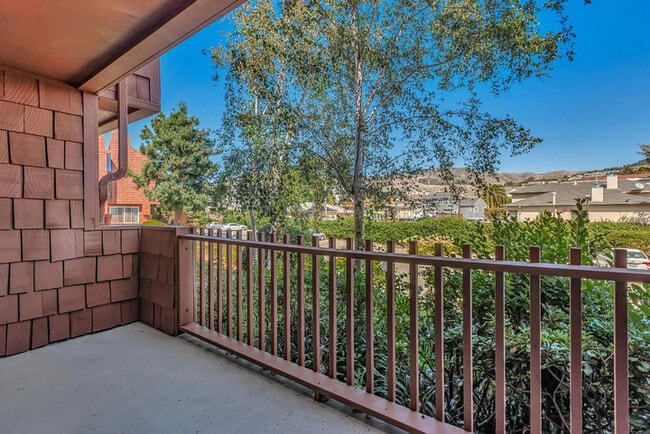 Building Photo - 920 Mission Rd