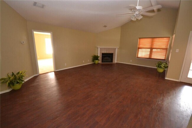 Building Photo - 1111 Peach Tree Cove