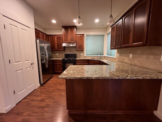 Building Photo - Stunning 2,588 Sq Ft Residence with Vaulted Primary Suite, Grand Staircase, and Granite Kitchen