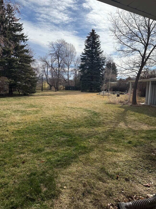 Building Photo - 704 N 17th Ave