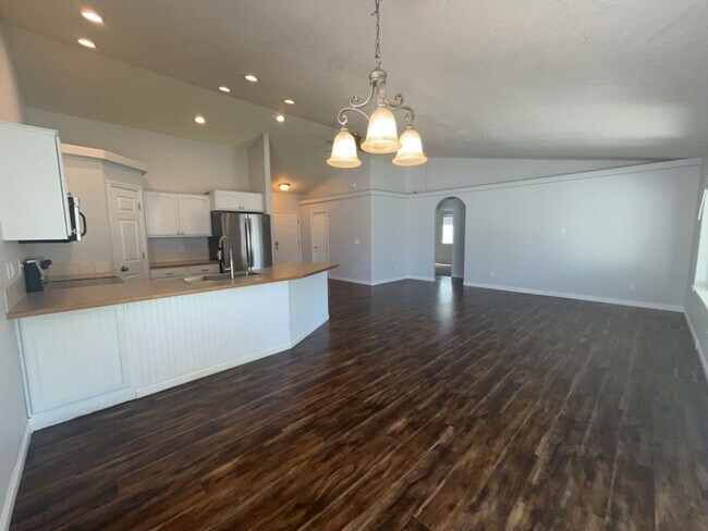 Foto del edificio - 1537 Foxglove Ave