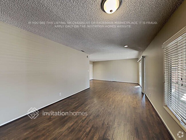 Building Photo - 13618 Saranac Dr
