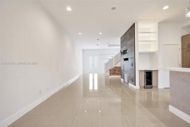 Foto del edificio - 820 NE 7th St