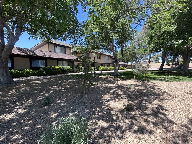 Building Photo - 6208 Meadow Brook Ln