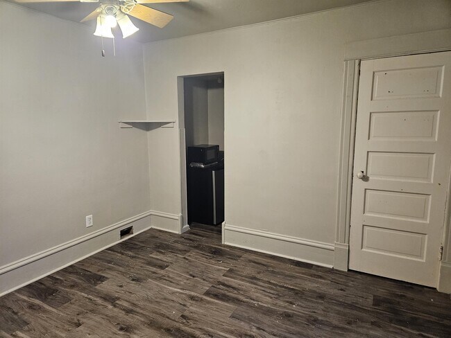 Foto del edificio - 220 N Prairie Ave