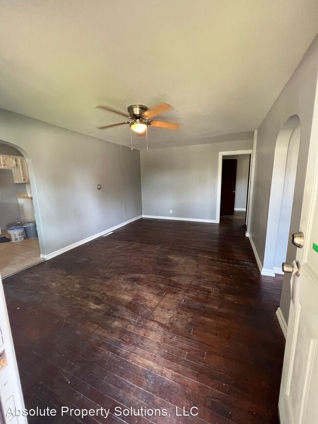 Building Photo - 3 br, 2 bath House - 2232 N Weller Ave
