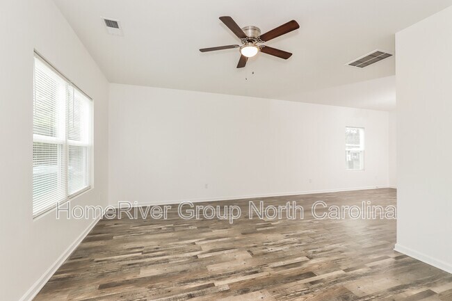 Foto del edificio - 830 Graylyn Dr