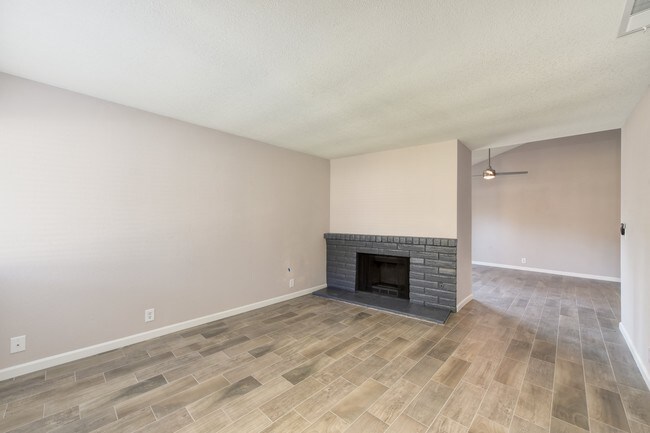 Foto del edificio - 4813-4815 Suncrest Way