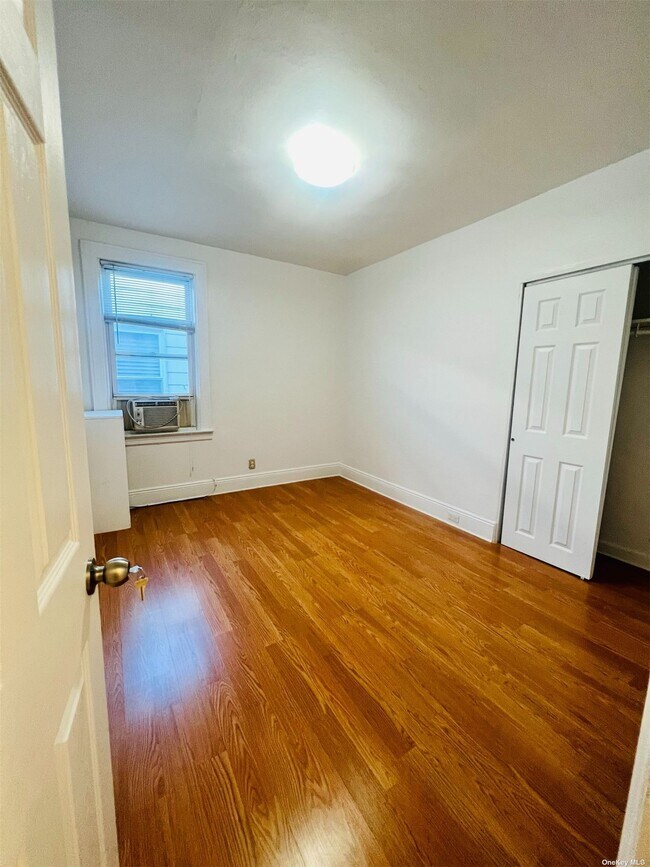 Foto del edificio - 86-30 57th Ave