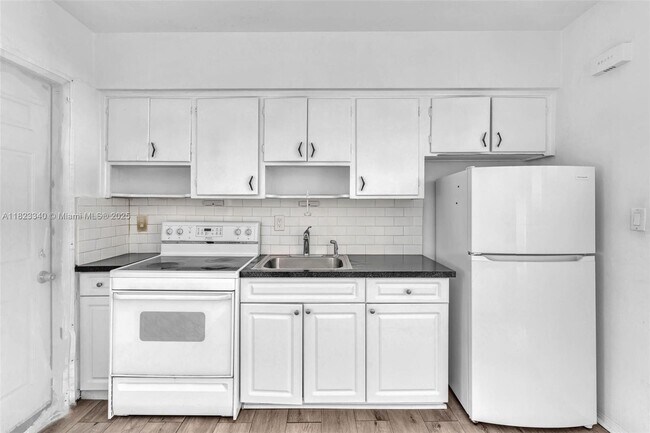 Foto del edificio - 5802 NE 3rd Ave