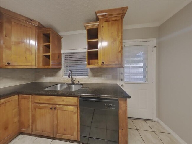 Building Photo - 1043 Somercotes Ln