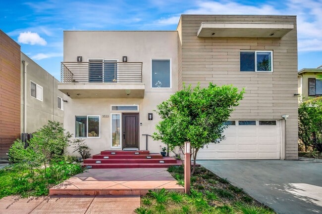 Foto del edificio - Modern 4-Bedroom Home in Prime West LA | Walkable, Spacious & Move-In Ready