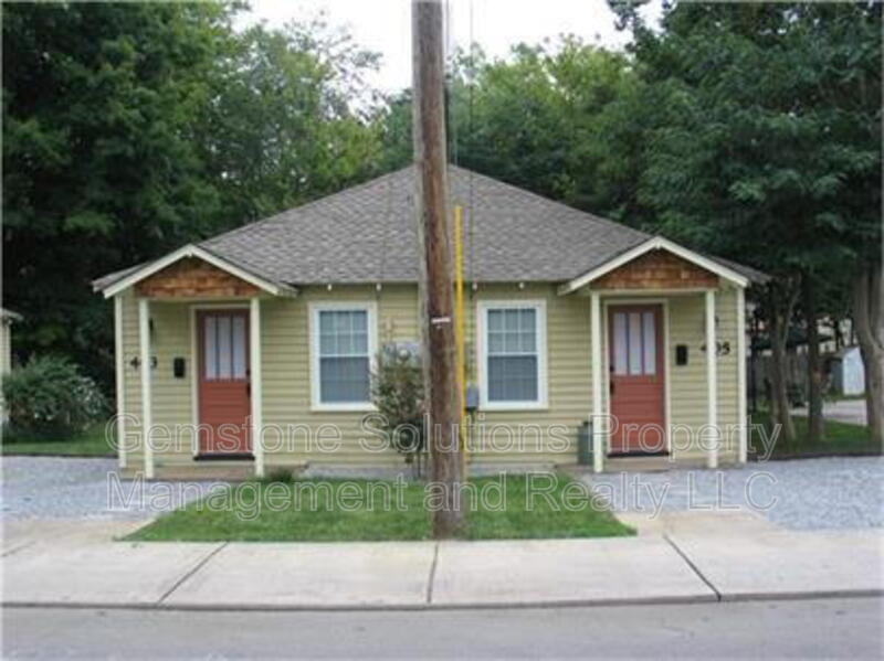 Primary Photo - 405 Granbury St