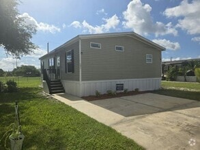 Building Photo - 7071 Greenbrier Village Dr