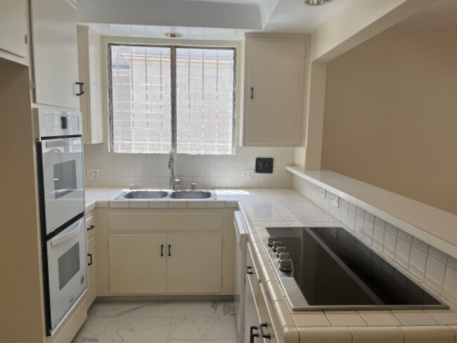 Foto del edificio - 1548 S Beverly Dr