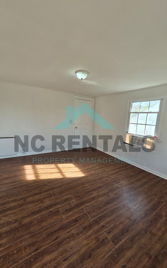 Building Photo - 613 Quarry St