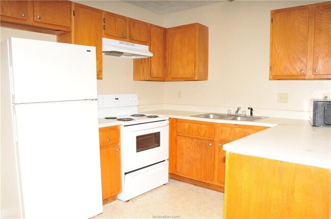 Building Photo - 803 Navarro Dr