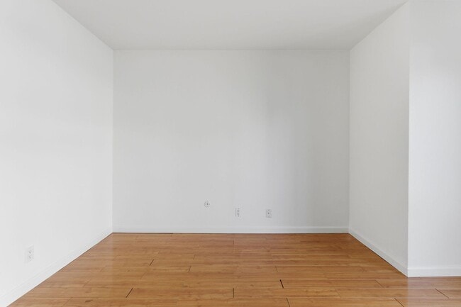 Foto del edificio - 1 Bed • 1 Bath Apartment with Balcony & Parking – Prime Oakland Location