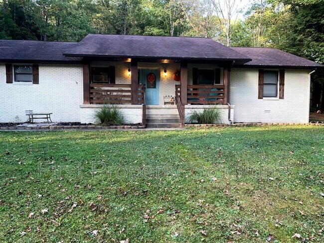 Building Photo - 266 Forest Rd