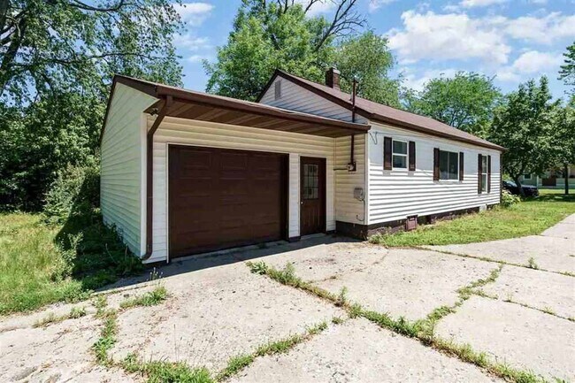 Building Photo - 1309 State St
