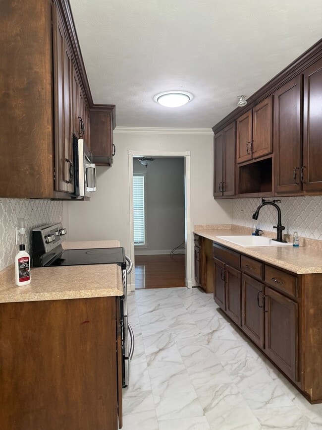 Foto del edificio - Gorgeous & Spacious Home Now Available