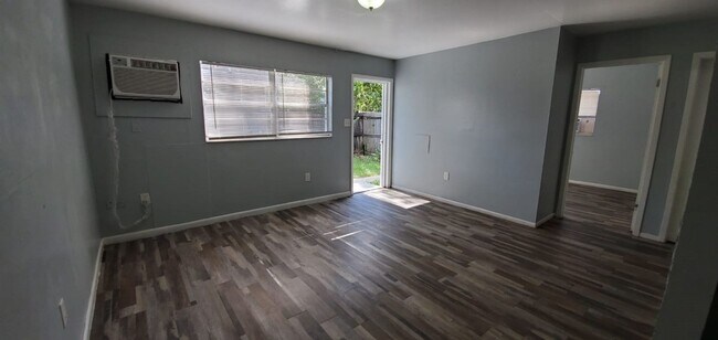 Foto del edificio - Upgraded 2/1 in Tampa- READY NOW!!