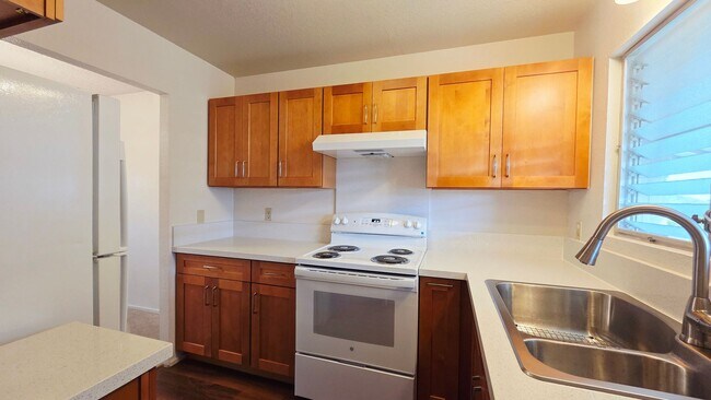 Foto del edificio - 2 Bed 1 Bath Waiau Garden Court Townhouse Second Floor Unit