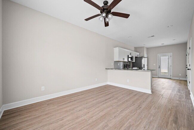 Foto del edificio - 1201 Fort Campbell Blvd