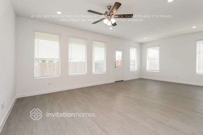 Building Photo - 320 Sedalia Trl