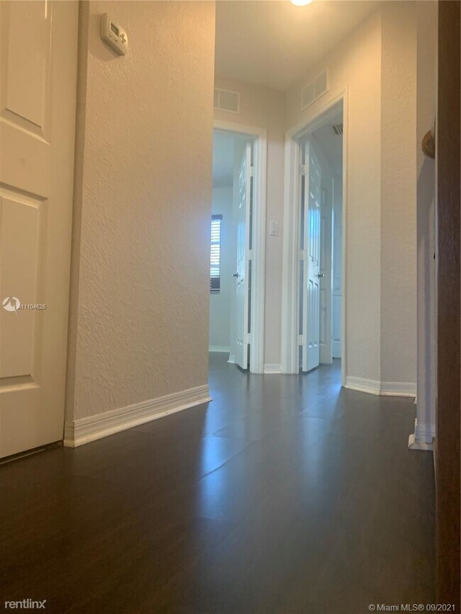 Foto del edificio - 3 br, 2.5 bath Townhome - 12430 SW 50th St...